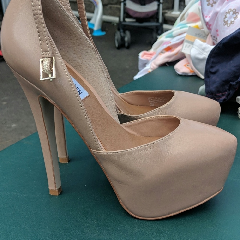 Steve Madden - Size 6